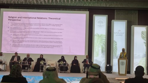 Dr. Nurhayati menjadi speaker dalam konferensi akademik di MBZ University, Abu Dhabi (November 2022)