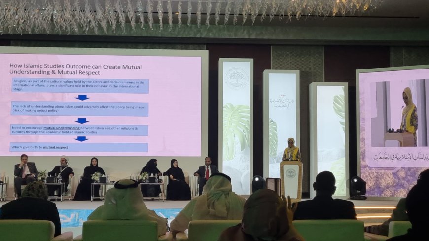 Dr. Nurhayati Ali Assegaf was a speaker at the Academic Conference in Abu Dhabi ​