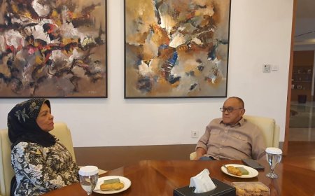 Dr. Nurhayati Meets with Mr. Aburizal Bakrie